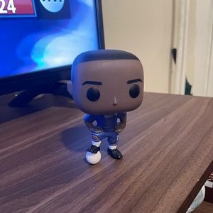 Nglolo Kante Figurine